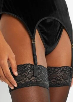 Venus Top Porte-jarretelles Et String Avec Velours (ens. 2 Pces) -Sous-Vêtements Tendance 23012179 Uuuuu9Bb